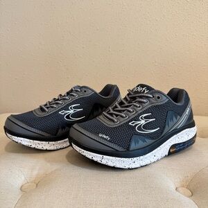 NWOT GDefy Gray Gravity Defyer Athletic Shoes 7